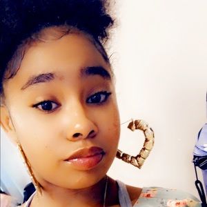 Meet your Posher, Carmen